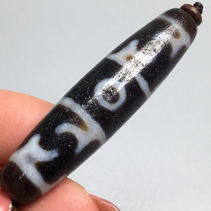 藏傳高油包漿三眼蓮師法器馬蹄紋老天珠項鏈尺寸：58×13.8左右，材質