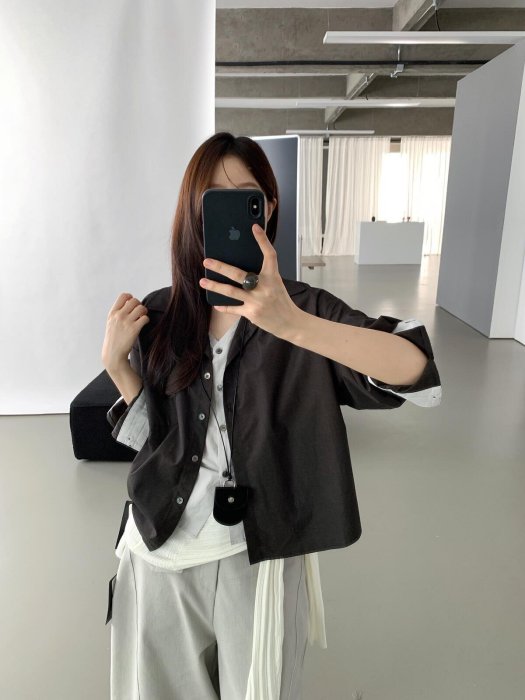 極簡風 撞色拼接 假兩件 翻領 長袖襯衫-多色 96058【CHERRY LALA 日韓】。26秋