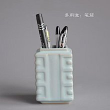 徳化窯 白磁飾文筆筒 嚴選北宋汝窯風格式筆筒，細膩釉面令人愛不釋手琮式設計典藏級精品陶瓷