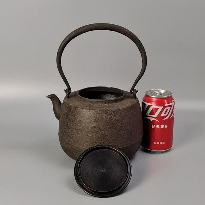 茶道具　釜師　伊藤鐐一造　肩衝筒釜　鉄釜　共箱　V　6567C Amazon.co.jp: 筒釜（貝鐶付）「伊藤遼一」（共箱）＜釜鐶付き