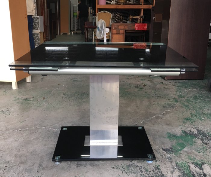 【二手家具】可收合式工業風強化玻璃面餐桌/工業風餐桌/飯桌/餐桌/二手餐桌椅/可收合式餐桌/二手家具/客廳家具