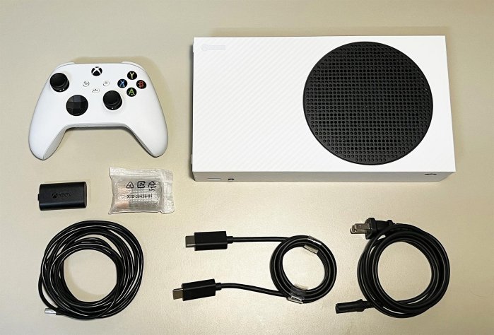 (二手主機，近新少玩) Xbox Series S 數位版主機-含配件 +主機保護貼 +控制器 +充電電池(原廠)