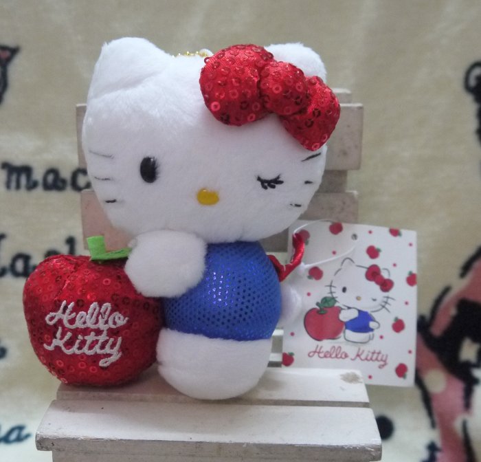日版﹝SANRIO Original﹞限定※Hello kitty凱蒂貓※超漂亮【 kitty抱蘋果造型】絨毛布偶吊飾