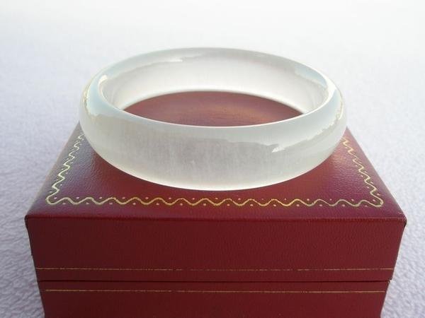 【歡喜心珠寶】【天然極品冰種蠶絲玉手鐲】手環17.5圍，天然地方玉「附保証書」，超低價售出