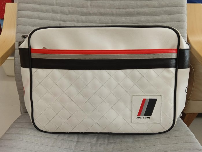 普普風AUDI SPORT運動側背包，老玩具，復古懷舊.大同寶寶.公仔.開店擺飾.可口可樂.日系古著.偉士牌.vintage.老車.型男.水水.70’s參考