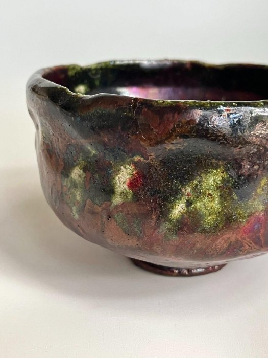 嚴選日本加藤石春樂燒立田錦抹茶碗，獨創精美釉面，蛤蜊光流彩奪目口徑