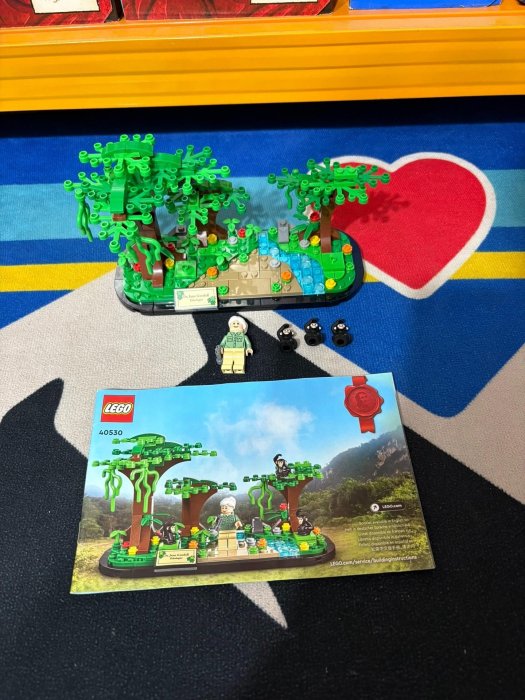 LEGO樂高 40530 致敬珍妮 二手精品 已拼裝 品相極佳 不缺零件 入櫃保存實拍美圖 還原珍妮風采 珍妮雕像 拼圖玩具 LEGO 40530 致