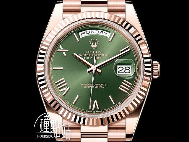 【鐘點站名錶】全新 2023年 新式保卡 Rolex 勞力士 Day-Date 星期日曆型 228235 橄欖綠 三角坑紋錶圈 玫瑰金 40mm UBR8796