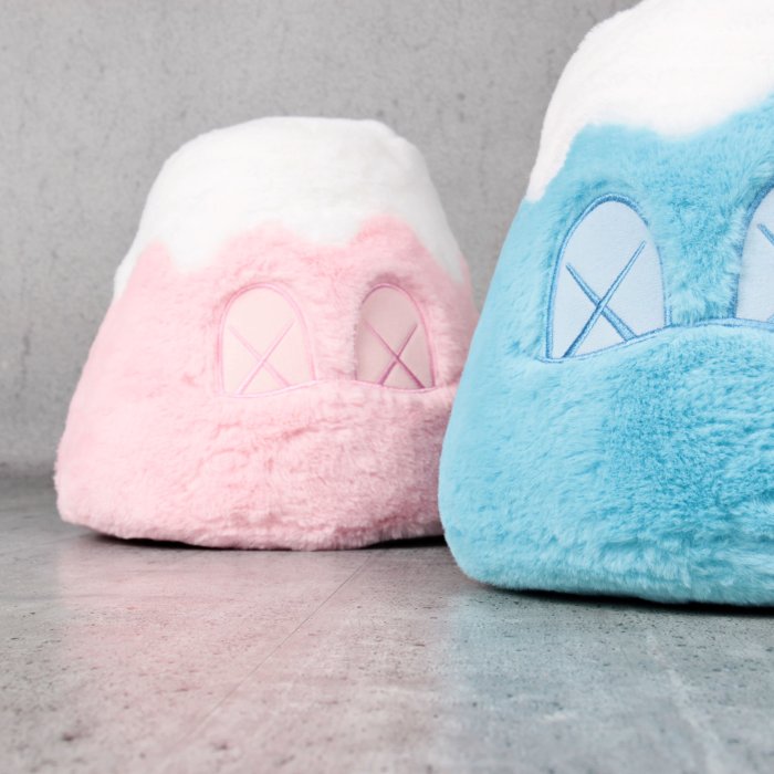 『Kaws Holiday Japan Mount Fuji Plush 』 KAWS - Holiday JAPAN Mount Fuji Plush, 2019 – TOY TOKYO
