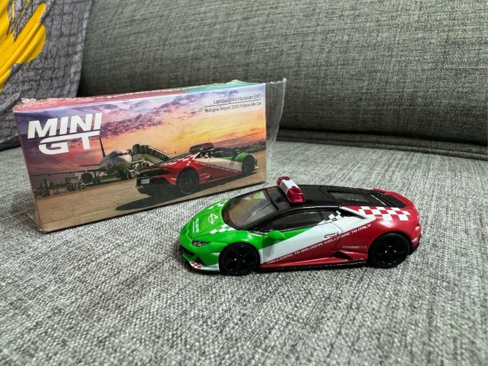 超稀有1/64 MINI GT 錯字版 193 藍寶堅尼 小牛 Lamborghini Huracan 機場 前導車