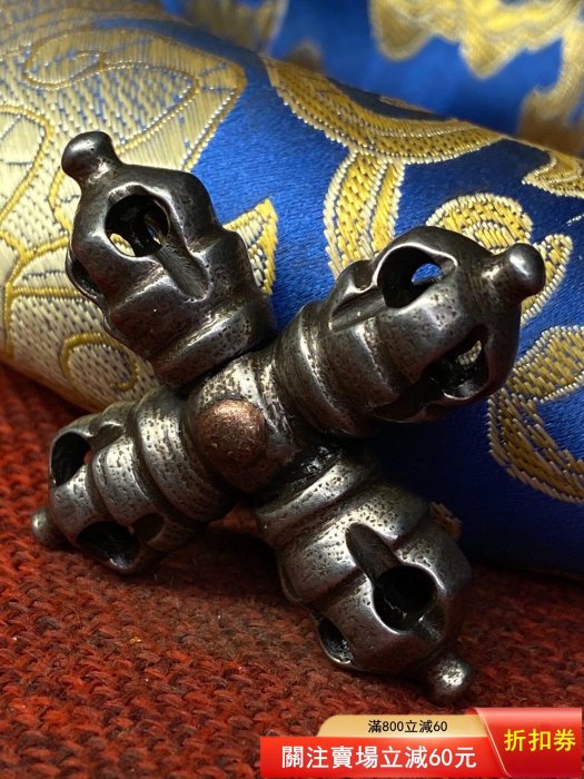 中国古美術・蔵伝工芸・寒鉄彩絵金剛降魔杵・手工錾刻・文房置物・鎮宅辟邪・風水法具 金剛杵藏區回流天鐵純手工打造，鏨刻十字金剛杵，直徑4.7，重約40克