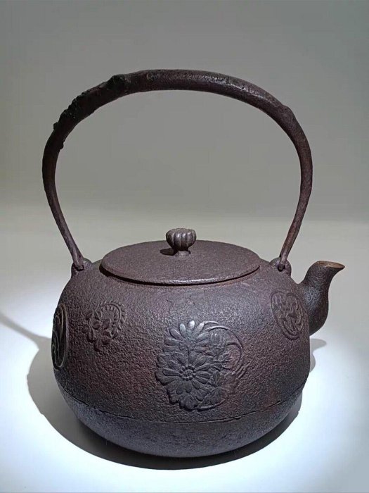 日本鐵壺正壽堂鐵壺人間國寶日本釜師高橋敬典作平丸型日本鐵壺梅蘭竹菊