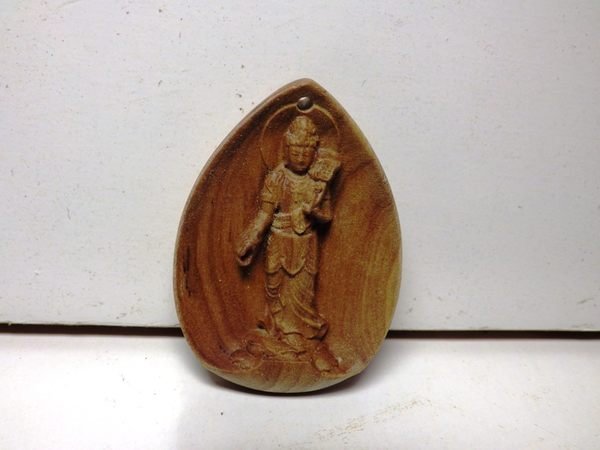 紫晶宮***摩利支天菩薩白檀木(4*2.7公分)***化解災難最好的本尊| Yahoo拍賣