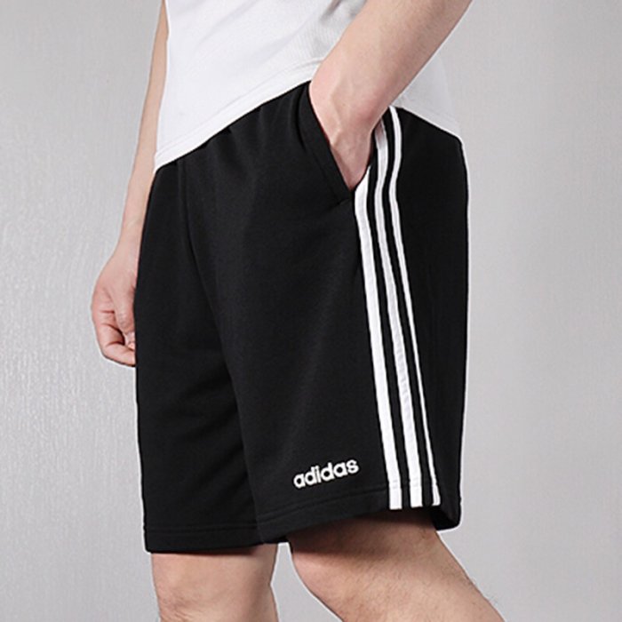 Adidas 愛迪達三線褲 三線短褲 黑短褲 男女可穿 休閒短褲 運動長褲 運動短褲 運動褲