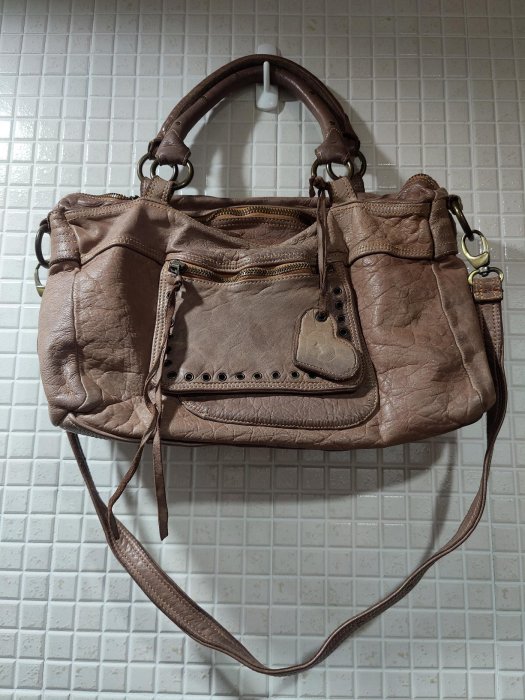 義大利製/moni moni/仿舊焦糖色/愛心真皮包包/機車包/肩背包/ 手提包/肩背包/斜背包（使用空間大）/約7-8成新