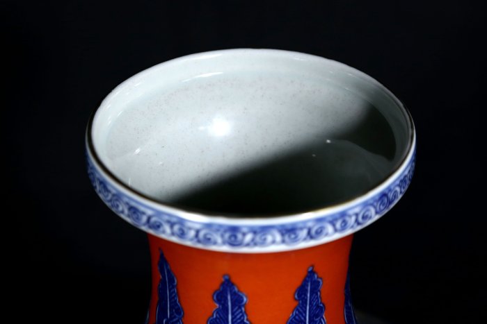 超 大清乾隆年製　中国古美術　外交瓷器 金彩花瓶　と八仙図まとめました。 清乾隆矾红描金八仙人物双耳尊瓶古董古玩仿古瓷器摆件