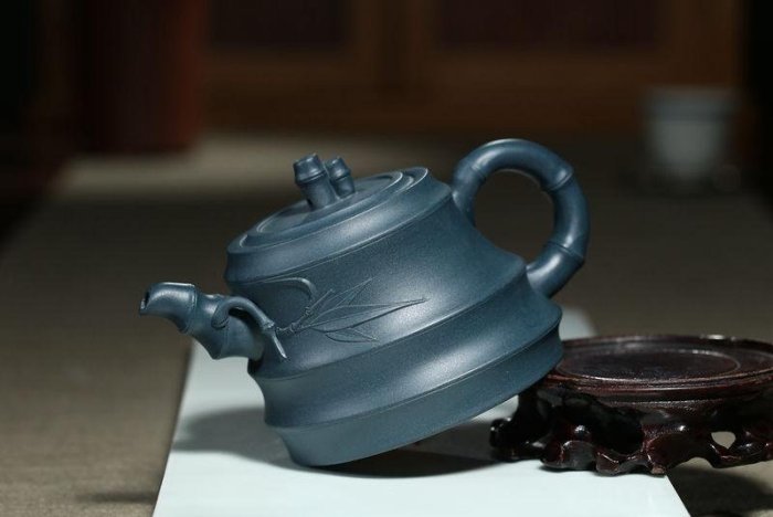 中国宜興紫砂壺 早期90年代宜興紫砂壺，93～97年一廠雷射標期/紅泥水平壺，底款