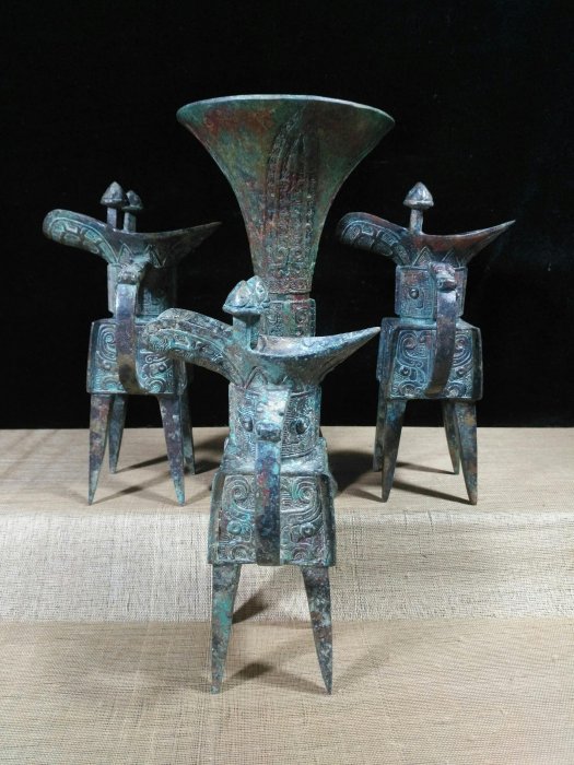 收淘周青銅貴族器皿《觚尊爵杯》酒器，典雅優美，古代盛宴上可
