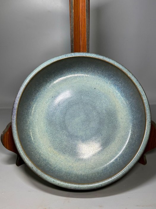 青灰釉 鼓钉水洗 Sold at Auction: 宋鈞窯天藍釉鼓釘三足洗AN EXTREMELY RARE AND