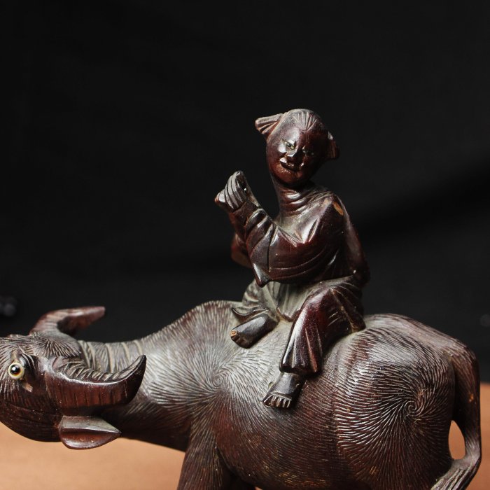 紫檀、彫刻水牛牧童像、サイズ長さ25cm重さ約1830g 紫檀、彫刻水牛牧童像、サイズ長さ25cm重さ約1830g 夏期数量限定》美禄