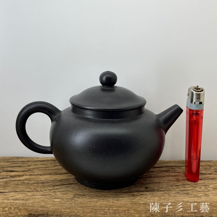 陳子彡】A140 [周桂珍黑朱泥80年代紫砂壺茶壺7孔約350cc] 中國宜興紫砂