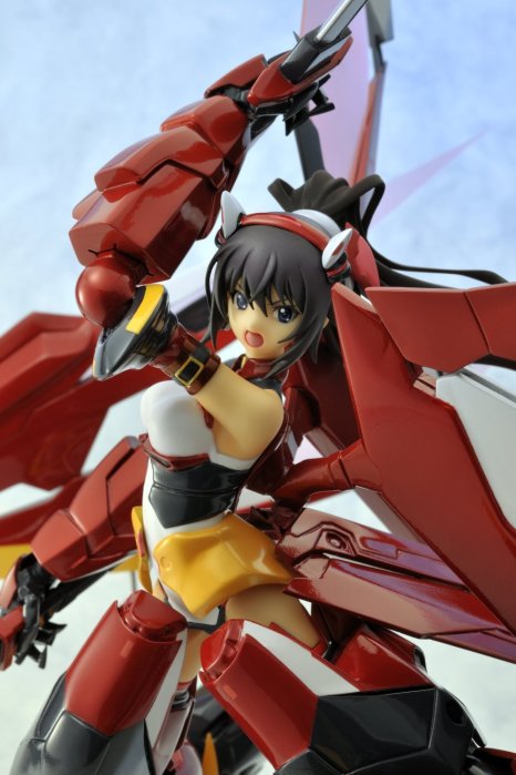 amiami 1/8スケール　篠ノ之箒　 紅椿 フィギュア IS〈インフィニット・ストラトス〉 篠ノ之箒 紅椿 完成品