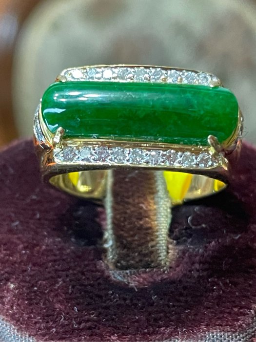 天寶當舖流當精品～馬鞍型翡翠鑽石戒～男臺~~特價拍賣