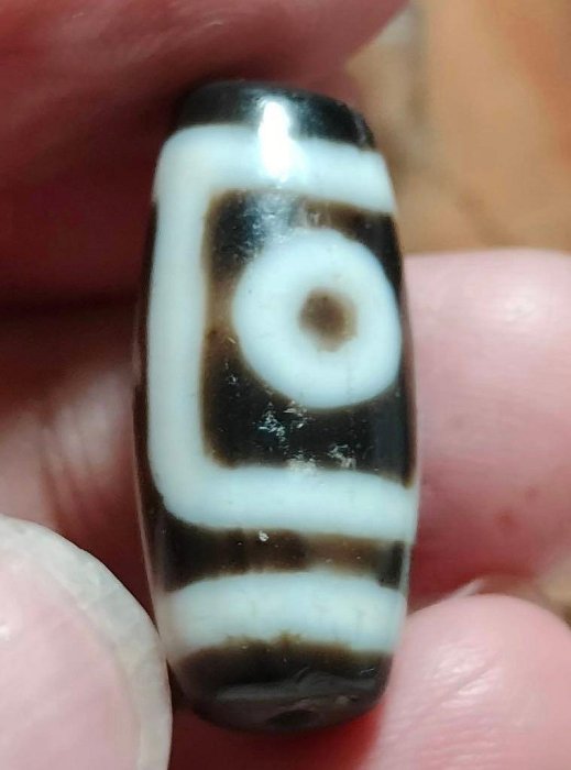 地門二眼天珠. （非火供地埋避邪招財老瑪瑙藥師珠千年天鐵和田和闐玉