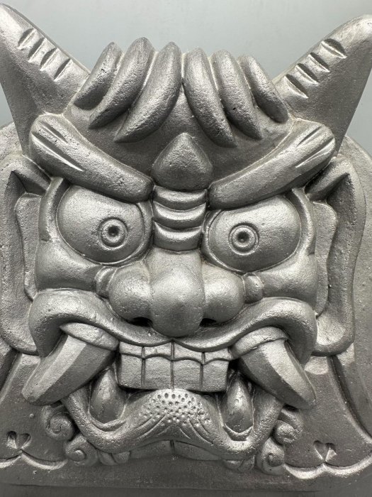 日本群馬縣昭和時期鬼瓦，陶胎立體工藝品，寬15cm高17cm，重量感十足