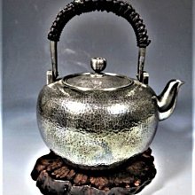 木易楊古董文物】近代日本岡野利光造湯沸型銀壺.底部落款純銀品相精美