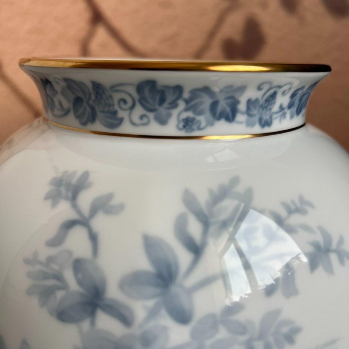 嚴選日本中古Okura吳須秋草青花花瓶，9.9新宛如全新！無明顯劃痕脫金