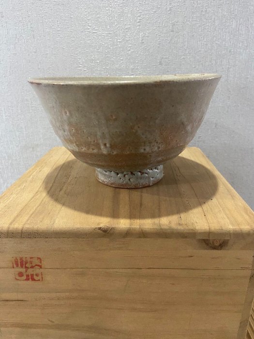 韓國高麗大師徐仙吉力作——井戶茶碗，底部精雕梅花紋，深受千利休推崇