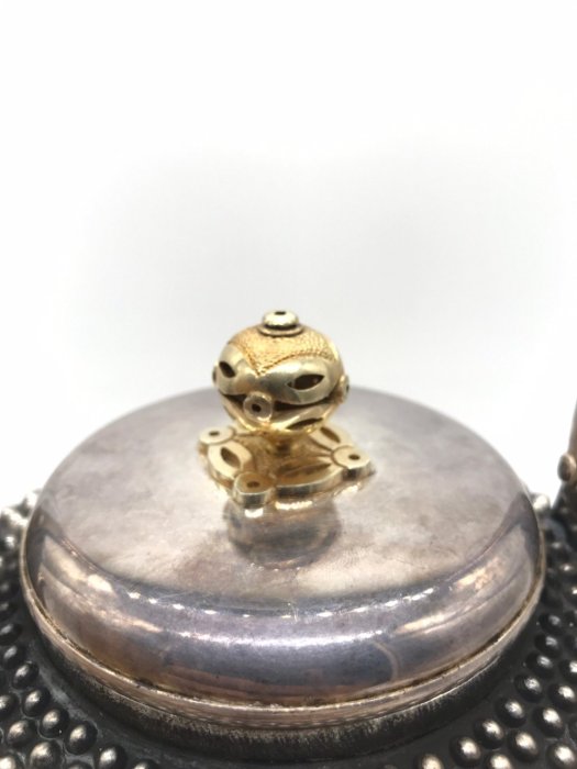 已讓藏』日本老銀壺金賞堂造金摘/霰紋銀瓶1.2L 底款金賞堂+純銀