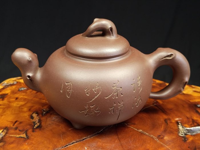 壺風茶道~23155《宜興紫砂紫泥三足雕刻壺》約450cc 宜興紫砂壺、紫砂