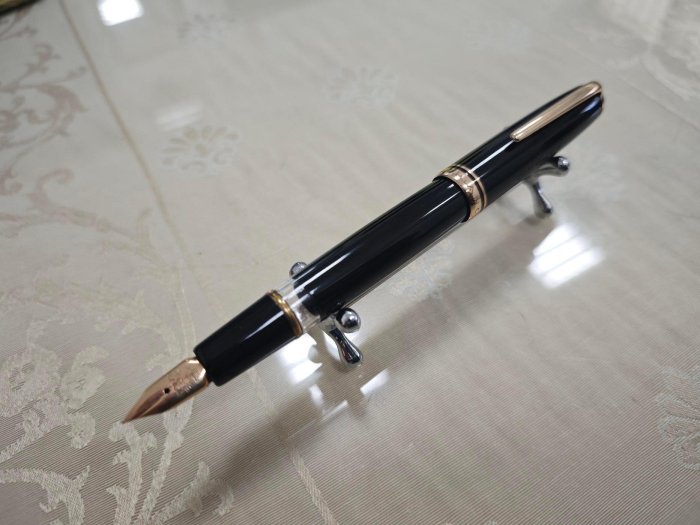 美筆美品1950年代古董鋼筆萬寶龍Montblanc 256 14c金F尖| Yahoo拍賣
