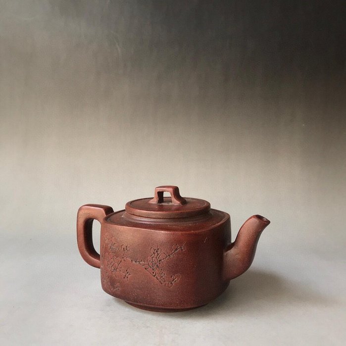 珍藏紫砂壺品茗：四方底款：陳子畦材質：紫砂容量：500cc 出水孔：獨孔