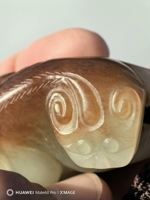 白玉 和田青白玉 独角瑞兽 清代 明打底，和闐青白玉獨角獸，瑞獸或者貔貅，全品，沁色熟美，打燈