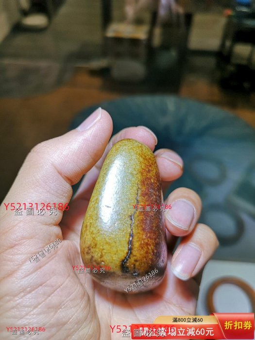 和田玉籽料虎皮紋，皮子老熟，原皮原色無修型，籽形完好，適合把玩或