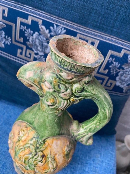 嚴選唐代三彩鳳紋執壺，高28cm，整體完好，局部輕微剝釉。釉色光亮，雕