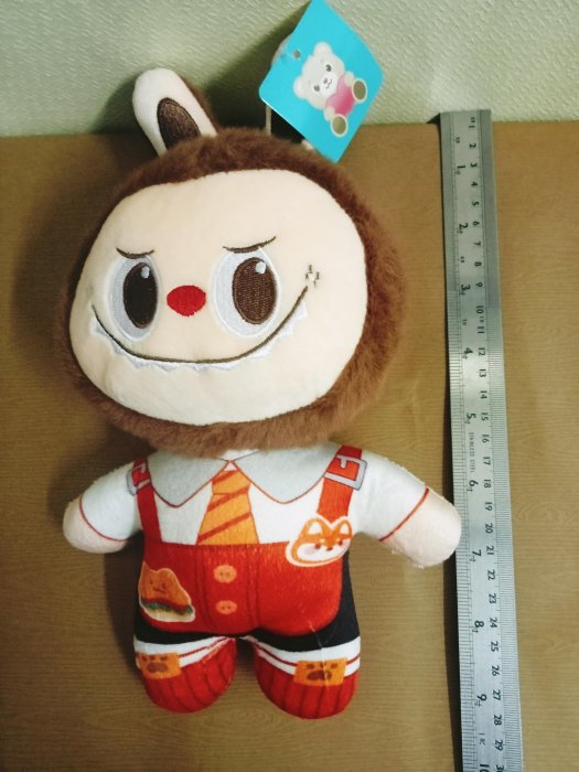 [近全新]夾娃娃機商品-拉布布Labubu絨毛娃娃-隨機贈送蠟筆小新吹龍玩具