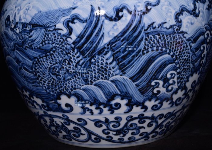 大明宣德年制奉天殿内府監造款青花海水飞龙纹罐，高30.5×35厘米