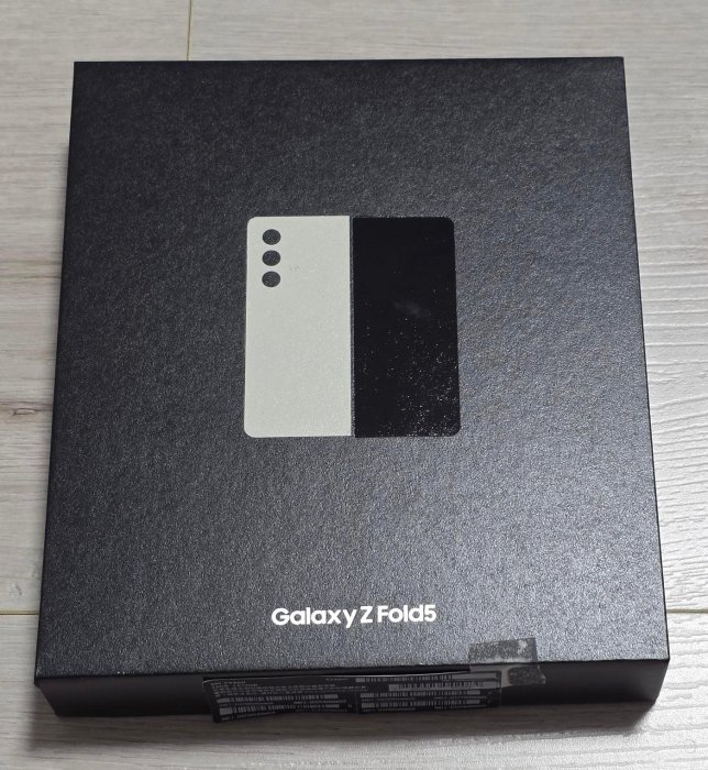 原廠保固到2025.08.10～只賣4天~Samsung Z FOLD 5   12G/512G   7.6吋主螢幕 摺疊旗艦機~外觀9成新~