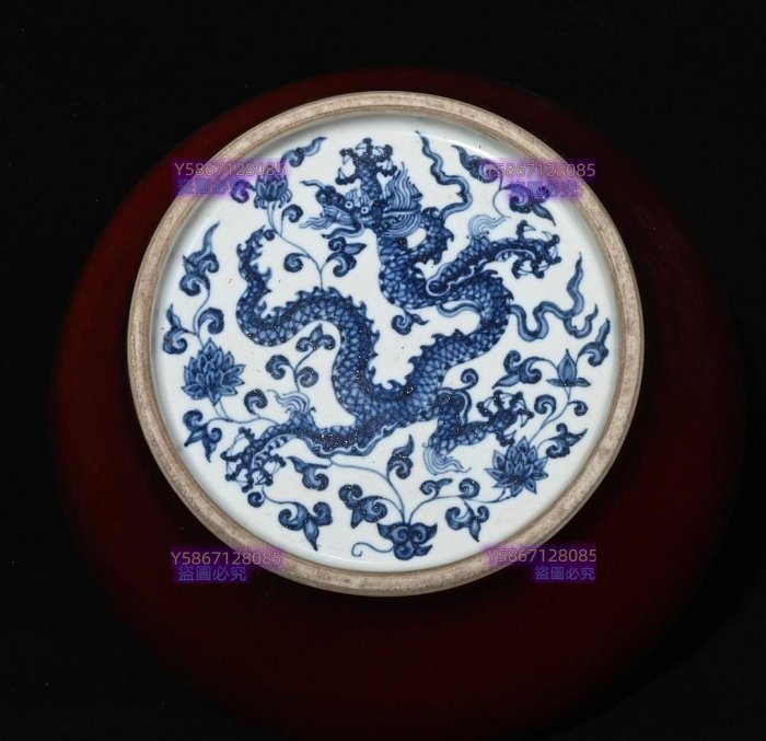 大明宣德年制祭紅釉底款青花龍紋蓋罐，高26×22釐米9001360 青花五彩