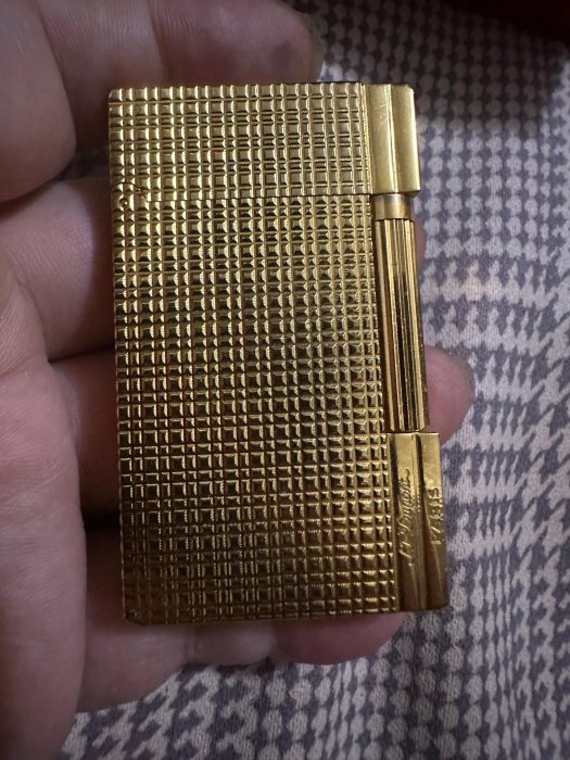二手都彭蓋茨比打火機，金色巴黎釘砂輪點火，明火設計