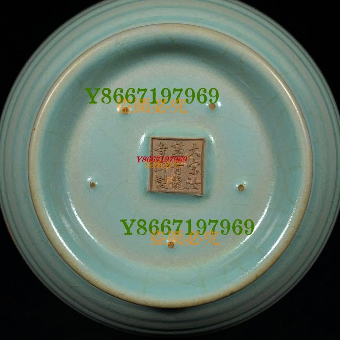 宋汝窯青龍寺御制款銘文刻人物玉壺春瓶，高26直徑13.5cm，200511