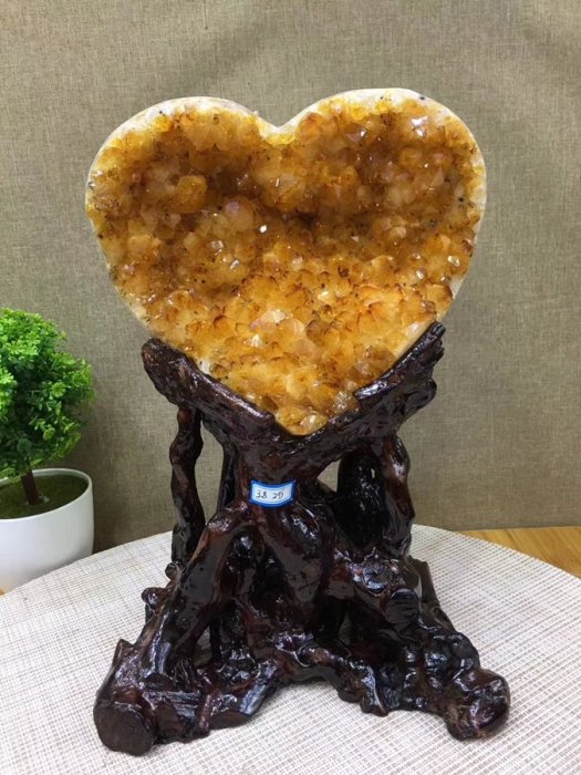 幸運星天然水晶 天然巴西心形黃水晶片原礦擺件  辦公室居家招財鎮宅轉運避邪消磁旺事業旺鈦晶幽靈紫晶洞重3.8 公斤
