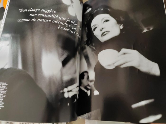Vogue Paris 1994年8月法國版，Diane von Fürstenberg封面，完整內頁
