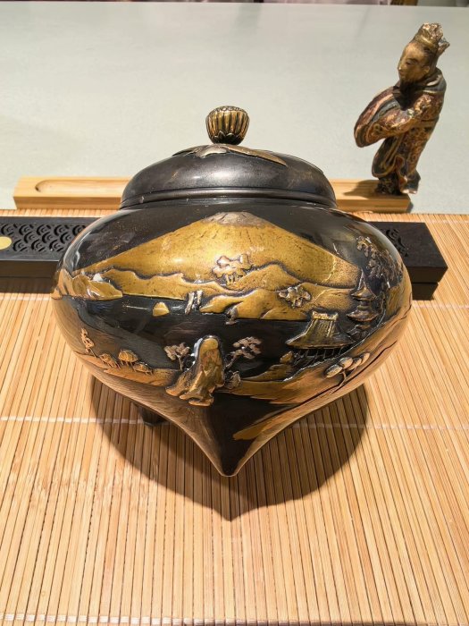 昭和金工名家村田宏作蠟型銅鑄描金銀富士山遠景花鳥圖三足香爐日本高岡