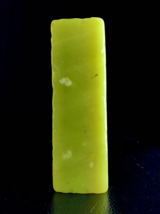嚴選明代謝在杭手作老包漿壽山石艾葉綠古玩雕件尺寸：102.32x32mm 材質