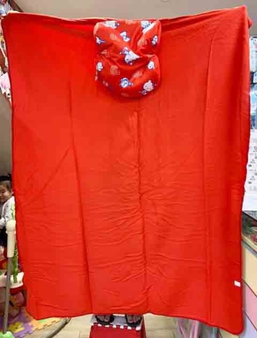【震撼精品百貨】Hello Kitty 凱蒂貓~三麗鷗 kitty 日本毛毯&被子(紅蘋果)可收納*52372